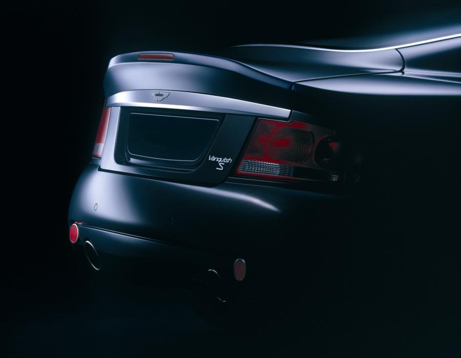 Детали экстерьера Aston Martin V12 Vanquish S 2004 года  (WW) (фото 8 из 16)